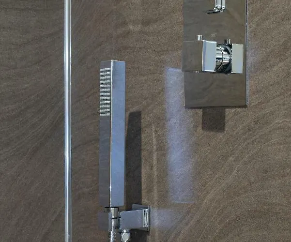 メルローズ ゲストハウス 4*